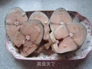 酱焖鲅鱼的做法步骤：1