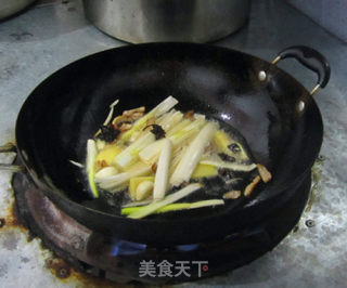 家乡酥鲫鱼的做法步骤：2