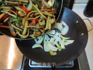 干锅茶树菇的做法步骤：11