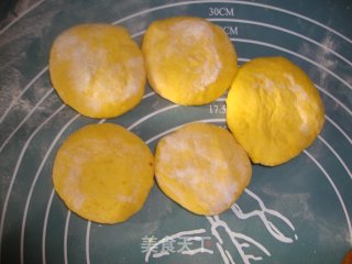 南瓜玫瑰花卷的做法步骤：4