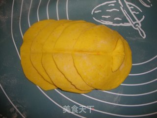 南瓜玫瑰花卷的做法步骤：6