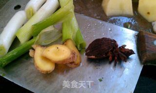 土豆红烧肉的做法步骤：4