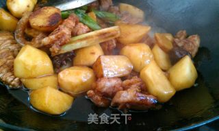 土豆红烧肉的做法步骤：5