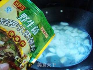 野生熟菌粉煮萝卜的做法步骤：6