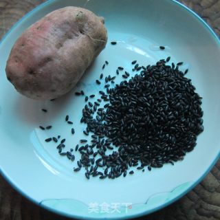 地瓜黑米糊的做法步骤：1