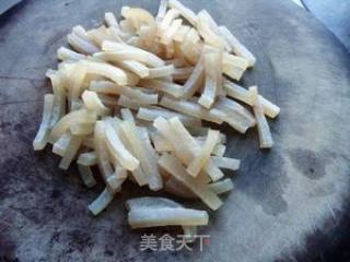 双椒炒猪皮的做法步骤：1