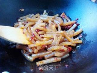 双椒炒猪皮的做法步骤：4