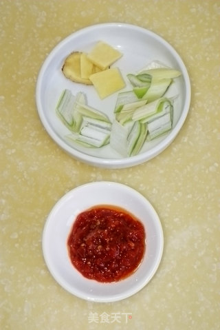 剁椒蒸带鱼的做法步骤：2