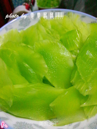 青笋炒洋葱——健康快手菜的做法步骤：1