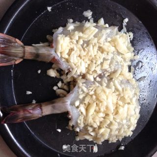 蒜香虾排的做法步骤：2