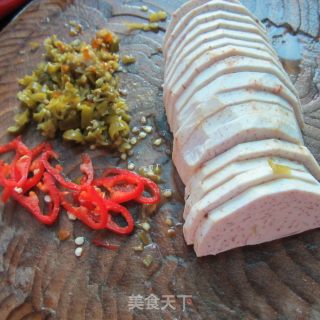 酸辣椒蒸芋头的做法步骤：2