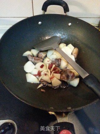 土豆焖鸭腿的做法步骤：5