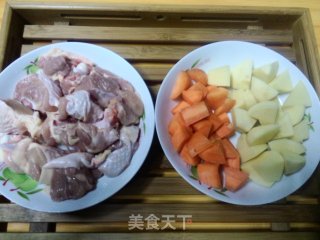 鸡肉焖香菇土豆的做法步骤：1