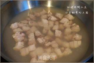 红烧肉焖土豆的做法步骤：3