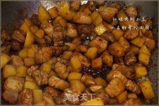 红烧肉焖土豆的做法步骤：8