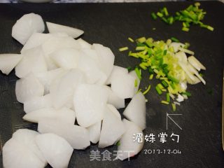 快手美食--【萝卜粉丝煲】的做法步骤：1