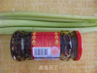 豆鼓拌西芹的做法步骤：1