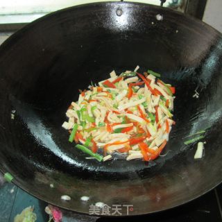 辣炒鱼香豆腐丝的做法步骤：9