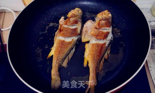 葱烧陈皮小黄鱼的做法步骤：4