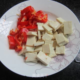 鱼香豆腐丁的做法步骤：2