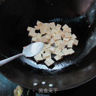 鱼香豆腐丁的做法步骤：3