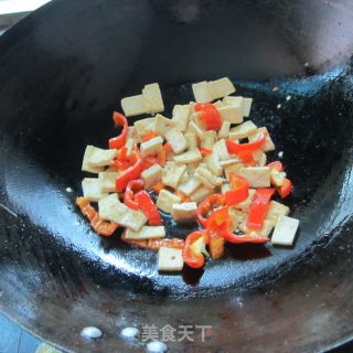 鱼香豆腐丁的做法步骤：5