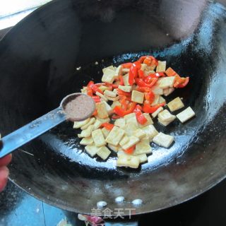 鱼香豆腐丁的做法步骤：6