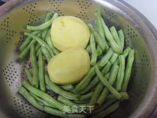 土豆烧芸豆的做法步骤：2
