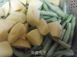 土豆烧芸豆的做法步骤：3