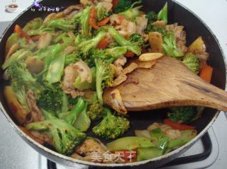西兰花炒肉的做法步骤：8