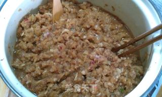 家常饺子的做法步骤：1