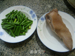 蒜薹炒猪头肉的做法步骤：1