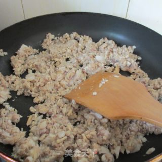 为不爱吃鱼的孩子准备的---沙拉鱼松包的做法步骤：3