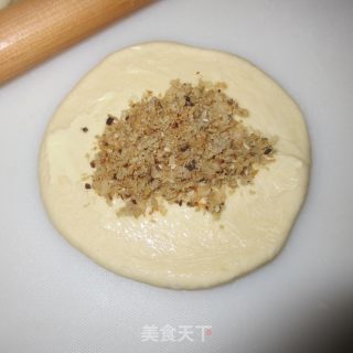 为不爱吃鱼的孩子准备的---沙拉鱼松包的做法步骤：10