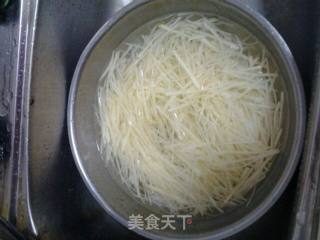 土豆丝的做法步骤：2
