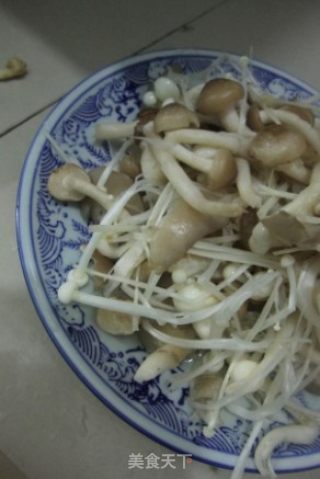 菇菌一家亲，酸甜一锅汤的做法步骤：3