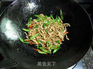 [青椒肉丝]--- 女儿最爱的下饭菜的做法步骤：13