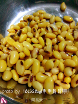青笋萝卜炒黄豆的做法步骤：1