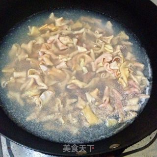 青椒炒鸭肠的做法步骤：3