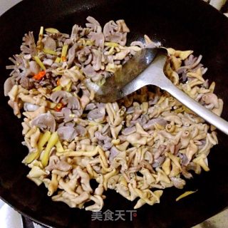 青椒炒鸭肠的做法步骤：7