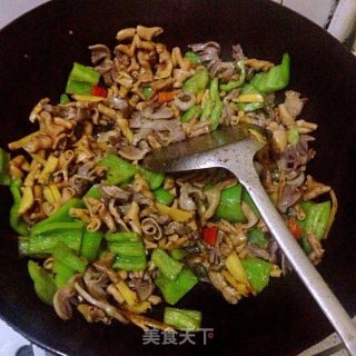 青椒炒鸭肠的做法步骤：8