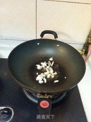 五花肉炖酸菜的做法步骤：3