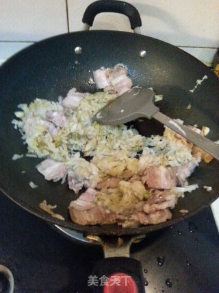 五花肉炖酸菜的做法步骤：5