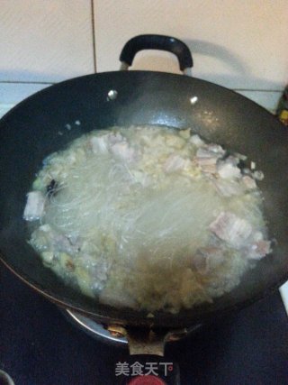 五花肉炖酸菜的做法步骤：7