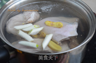 莲子煲猪肚的做法步骤：2