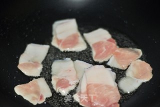 百合炒肉的做法步骤：2