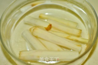 玉米山药牛骨汤的做法步骤：2