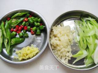 凉拌凤爪的做法步骤：2