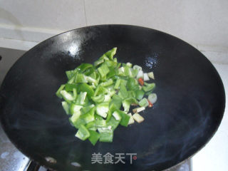 青椒炒鸡丁的做法步骤：7