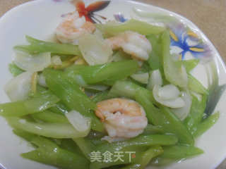 西芹百合炒虾仁的做法步骤：5